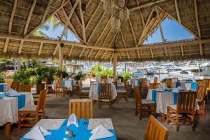 Restaurace v ubytování Flamingo Vallarta Hotel & Marina