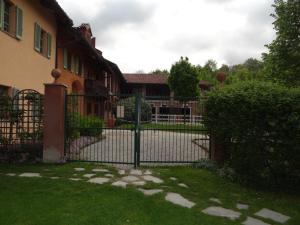 The building in which the country house is located