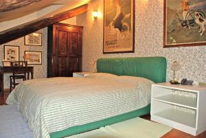 A bed or beds in a room at B&B Il Quadrifoglio
