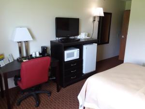 Kuchyň nebo kuchyňský kout v ubytování Days Inn by Wyndham Hornell NY