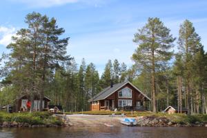 ラヌアにあるVilla Huilinkiの湖畔の家
