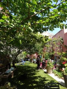 Taman di luar Jardin Vieux Port Panier