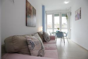 A seating area at Apartamento Playa Las Canteras