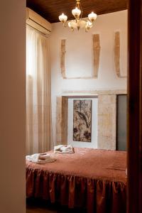 Posteľ alebo postele v izbe v ubytovaní Hamam Suites Sifaka