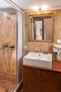 Kúpeľňa v ubytovaní Hamam Suites Sifaka