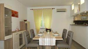 Kuchyňa alebo kuchynka v ubytovaní Ane Apartment