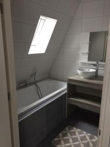Appartementen De Helling 44 tesisinde bir banyo
