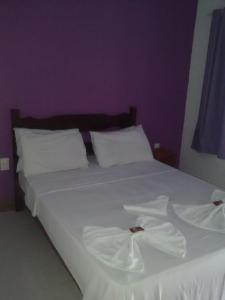 A bed or beds in a room at Pousada Canto Nosso