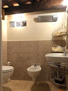 Ett badrum på Il Bugigattolo