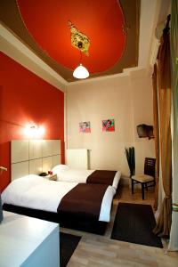 
a bedroom with a bed and a lamp at Atlantis in Thessaloniki
