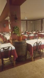 Un restaurant sau alt loc unde se poate mânca la Bakiola