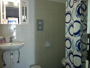 Phòng tắm tại Panormitis Pizanias houses