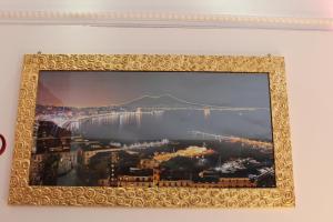 une photo d'une peinture d'une ville dans l'établissement Hotel Il Santuario - Pompei, à Pompéi