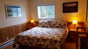 A bed or beds in a room at Quillayute River Resort