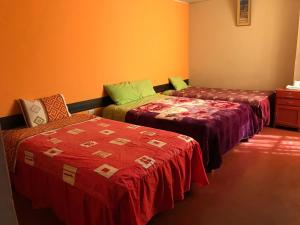 Llit o llits en una habitació de Tour Hostal Wanka