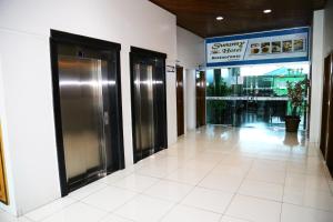 a lobby with two elevators in a building at Swamy Hotel in Cruzeiro do Sul