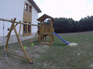 Ο χώρος παιχνιδιού για παιδιά στο Ośrodek Wypoczynkowy Jacnia +14 φωτογραφίες