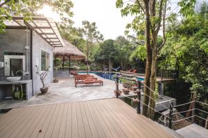 Bazén v ubytování The Dearly Koh Tao Hostel-PADI 5 Star Dive Resort nebo v jeho okolí