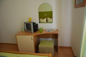 TV a/nebo společenská místnost v ubytování Apartments Lans