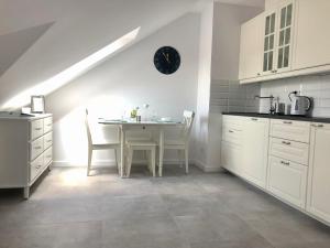 Kuchyň nebo kuchyňský kout v ubytování Apartament Julia