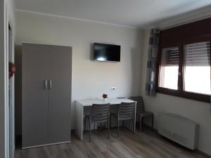 Televízia a/alebo spoločenská miestnosť v ubytovaní AF service b&b