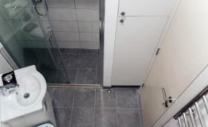 Vonios kambarys apgyvendinimo įstaigoje Sunny Port Apartment & Rooms