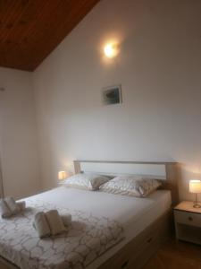 Postel nebo postele na pokoji v ubytování Apartmani Ljubica