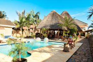 Bazén v ubytování Entebbe Palm Hotel nebo v jeho okolí