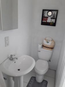 Kamar mandi di Caribbean Dream Vacation Property CD4