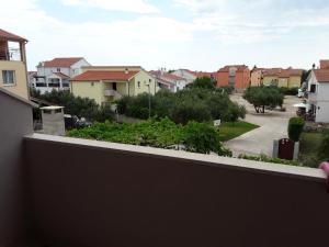 - Balcón con vistas a la ciudad en Apartments Josipa & Niki, en Vodice