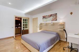 A bed or beds in a room at Guest House Il Limone Nascosto