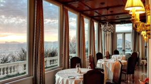 Restaurace v ubytování Villa Las Tronas Hotel & SPA