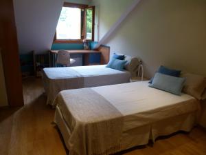 a room with two beds in a room at Apartamento Broto in Broto