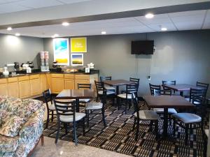 Posezení v ubytování Days Inn by Wyndham Hornell NY