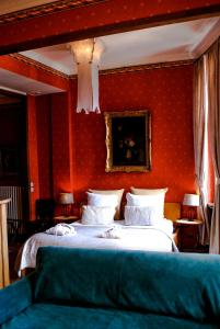 
a bedroom with a large bed and a large window at Guest House Huyze Die Maene in Bruges
