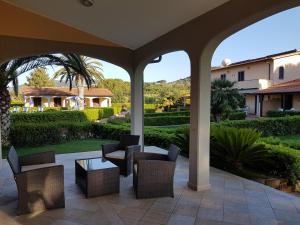 A garden outside Lido Azzurro Residence rta