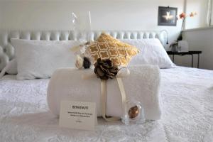 a stuffed animal on a bed with a sign on it at In Casa in Verona