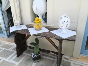 a table with vases and a plant on it at Le Terrazze in Otranto