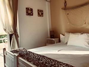 מיטה או מיטות בחדר ב-Apartments Skardoutsou