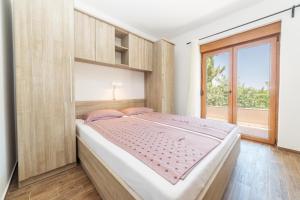 Postel nebo postele na pokoji v ubytování Iva Apartmani