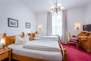 Кровать или кровати в номере Laimer Hof am Schloss Nymphenburg