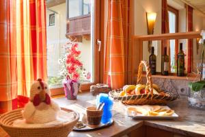 a kitchen counter with baskets of fruit and wine bottles at Der Hechl in Tauplitz