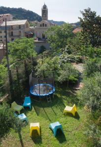 A garden outside Appartamento in Villa a 5 KM dal mare