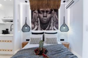Posteľ alebo postele v izbe v ubytovaní Portara Seaside Luxury Suites
