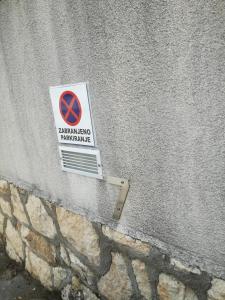 a sign on the side of a concrete wall at The View in Supetar