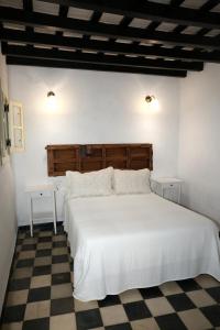 מיטה או מיטות בחדר ב-El Aljibe de Cobarrubias