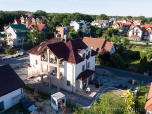 an overhead view of a house in a residential neighborhood at Czarna Perla in Krynica Morska