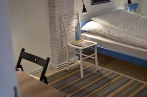 Un pat sau paturi într-o cameră la Embassy of Industry + free parking +10 fotografii