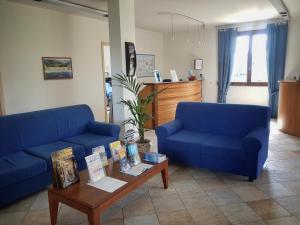 A seating area at Lido Azzurro Residence rta