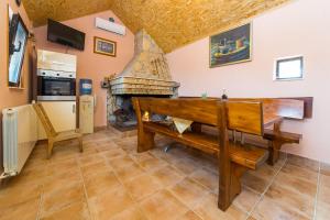 Kuchyň nebo kuchyňský kout v ubytování Holiday home Ana